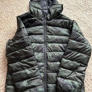 Old Navy Frost-Free Puffer Jacket size 14-16 CAMO